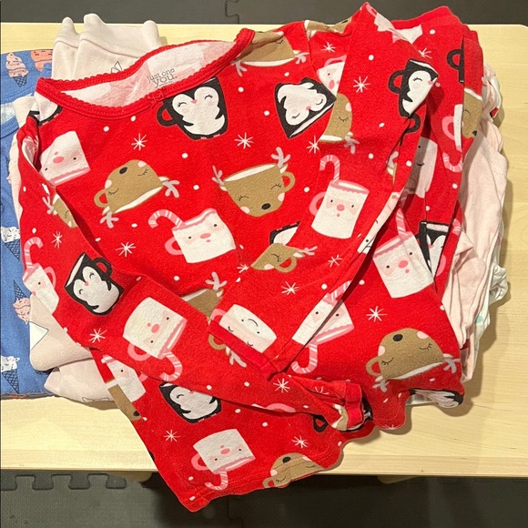 Assorted Kids Pajamas Set - Picture 4 of 7